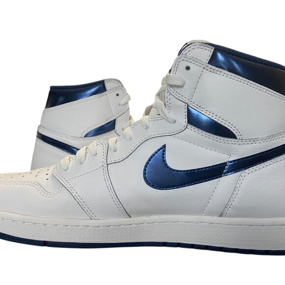 Athletic_Shoes